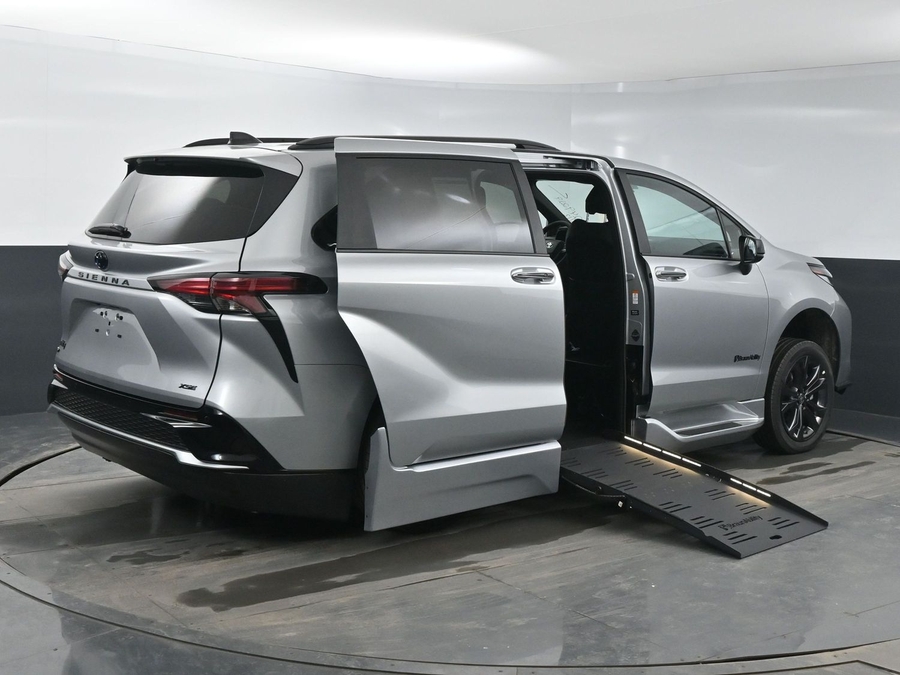 New 2025 Toyota Sienna Hybrid XSE - BraunAbility Side Entry Entry Fold Out Automatic Ramp