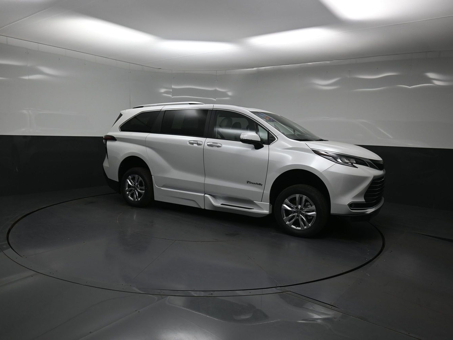 New 2026 Toyota Sienna Hybrid Limited - BraunAbility Side Entry Fold Out Automatic Ramp