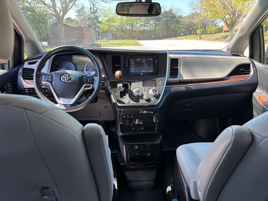 Used 2016 Toyota Sienna Limited - BraunAbility Side Entry Entry Fold Out Automatic Ramp