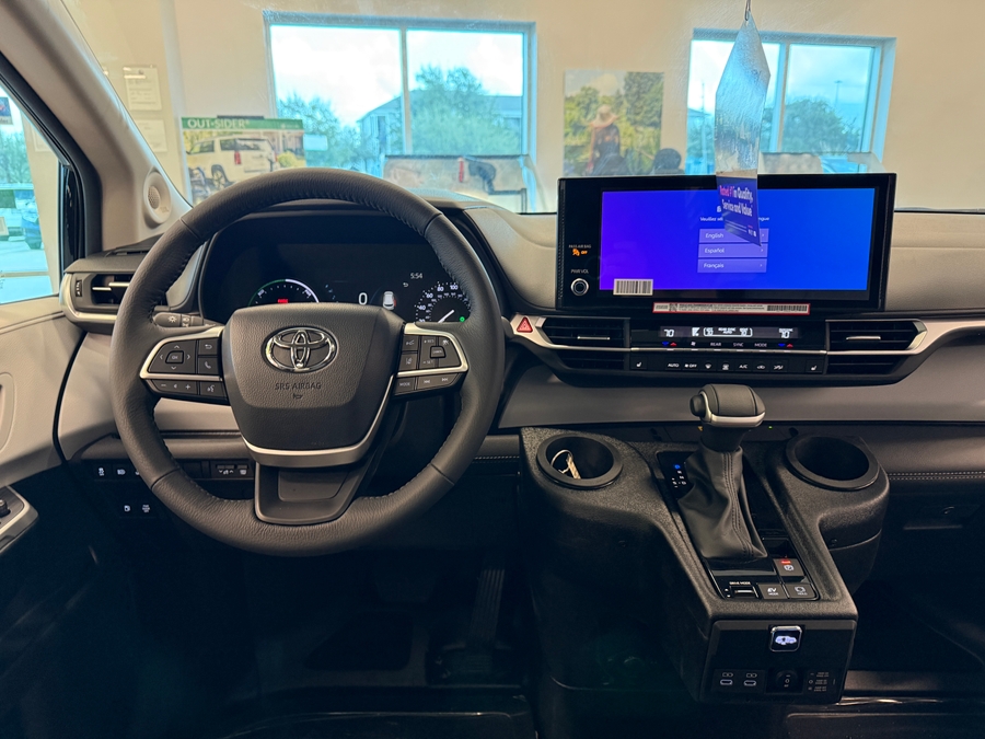 Black Toyota Sienna image number 14