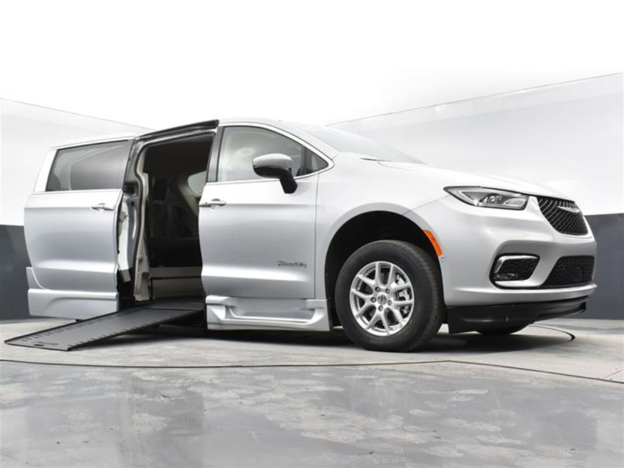 Used 2024 Chrysler Pacifica Touring L - BraunAbility Side Entry Entry In Floor Automatic Ramp