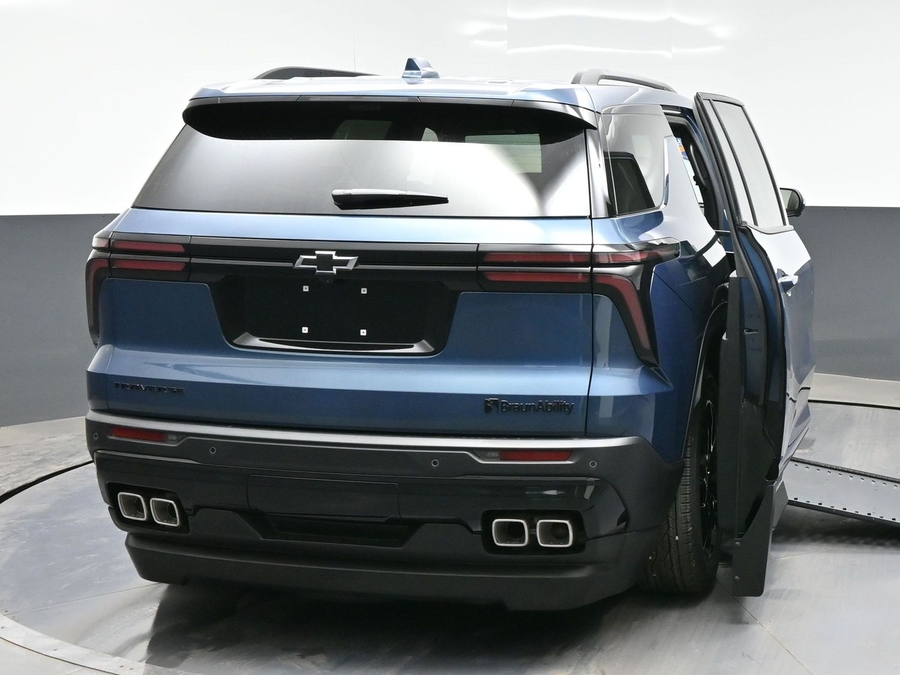 New 2026 Chevrolet Traverse 1LT Midnight - BraunAbility Side Entry Entry In Floor Automatic Ramp