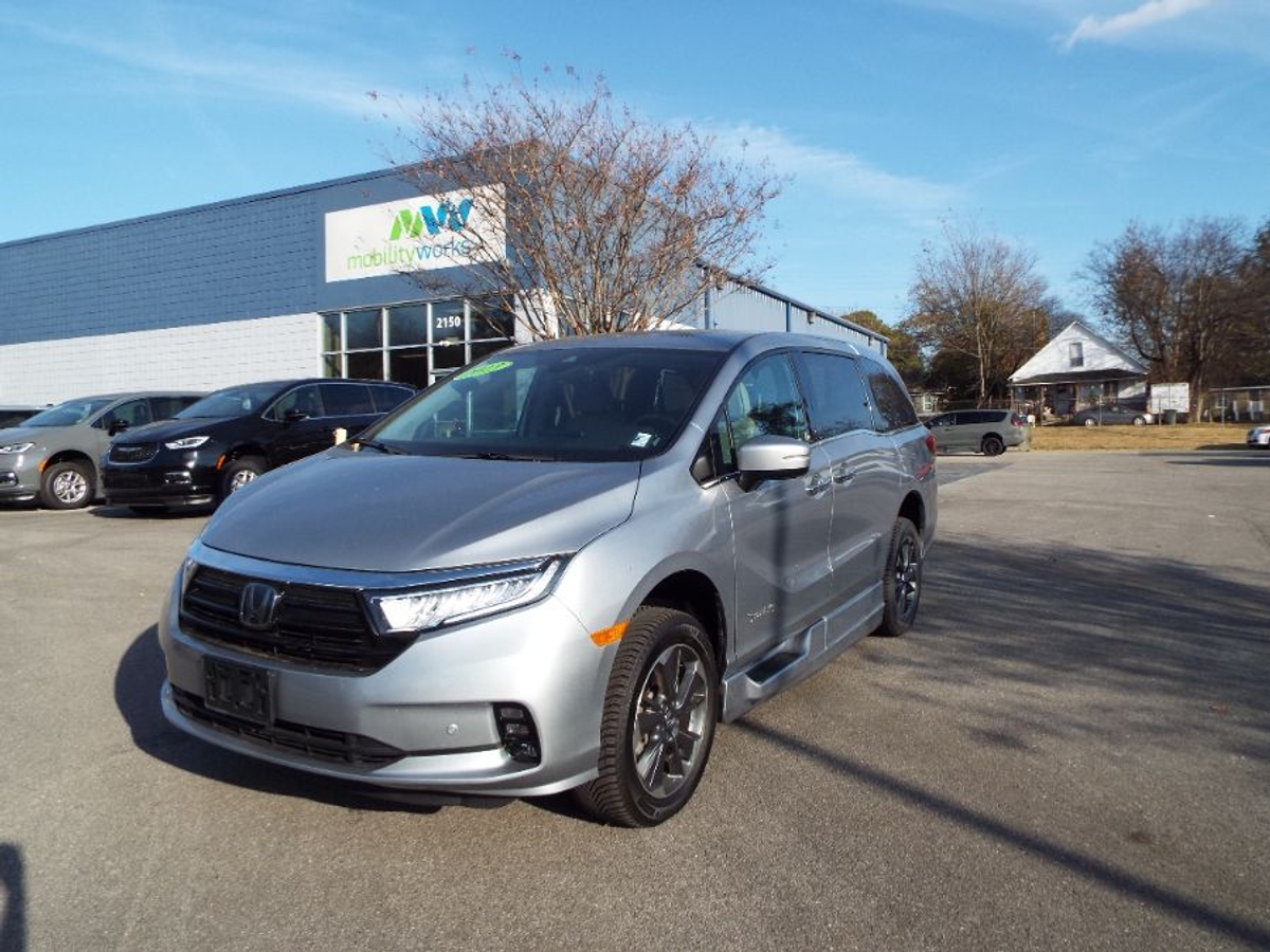 2023 Honda Odyssey Elite's photo