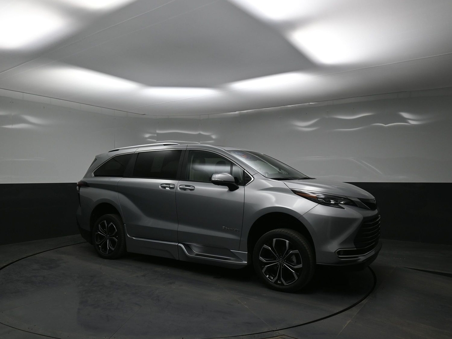 New 2025 Toyota Sienna Hybrid Platinum - BraunAbility Side Entry Entry In Floor Automatic Ramp