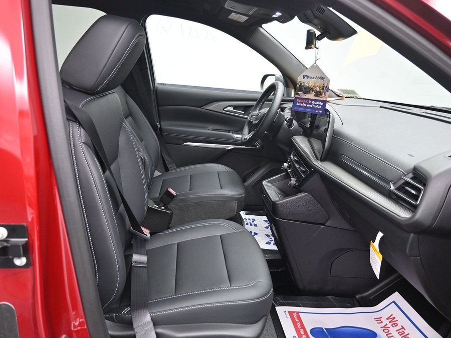 New 2026 Chevrolet Traverse 1LT Midnight - BraunAbility Side Entry In Floor Automatic Ramp