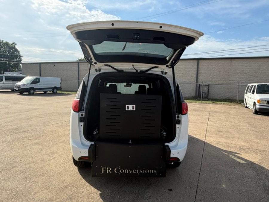 2026 Chrysler Voyager LX - Photo 8