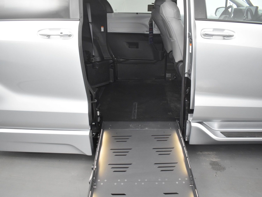 New 2025 Toyota Sienna Hybrid XLE Base - BraunAbility Side Entry Entry Fold Out Automatic Ramp