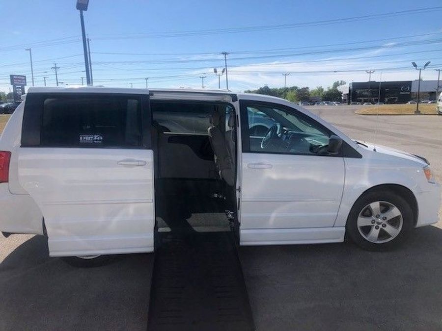 Used 2013 Dodge Grand Caravan SE - BraunAbility Side Entry Entry Fold Out Manual Ramp