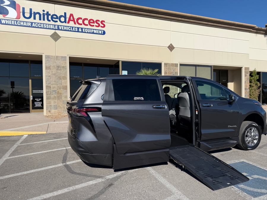 Used 2025 Toyota Sienna Hybrid XLE Base - BraunAbility Side Entry Fold Out Automatic Ramp