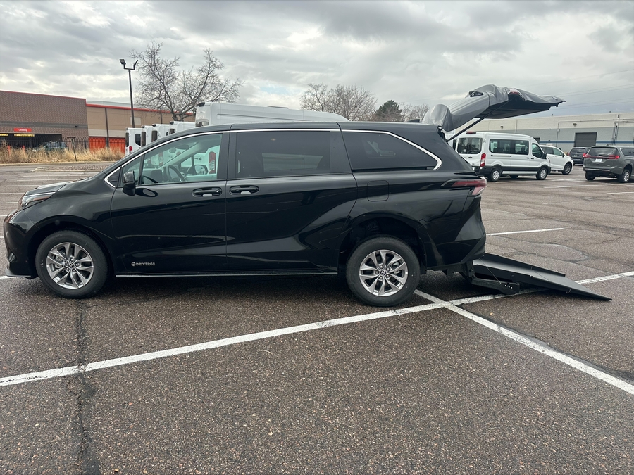 2025 TOYOTA SIENNA - Image 5