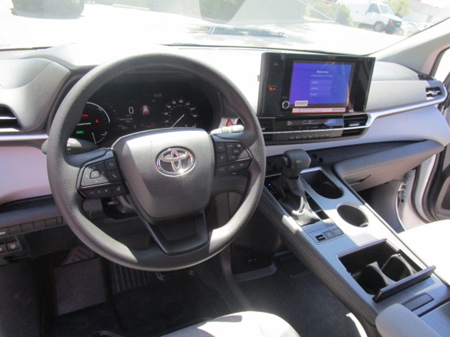 New 2025 Toyota Sienna Hybrid LE - BraunAbility Commercial Rear Entry Entry Fold Out Manual Ramp