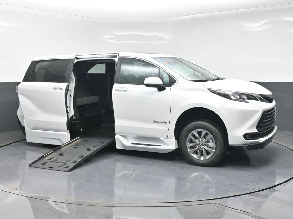 2025 TOYOTA SIENNA - Image 26