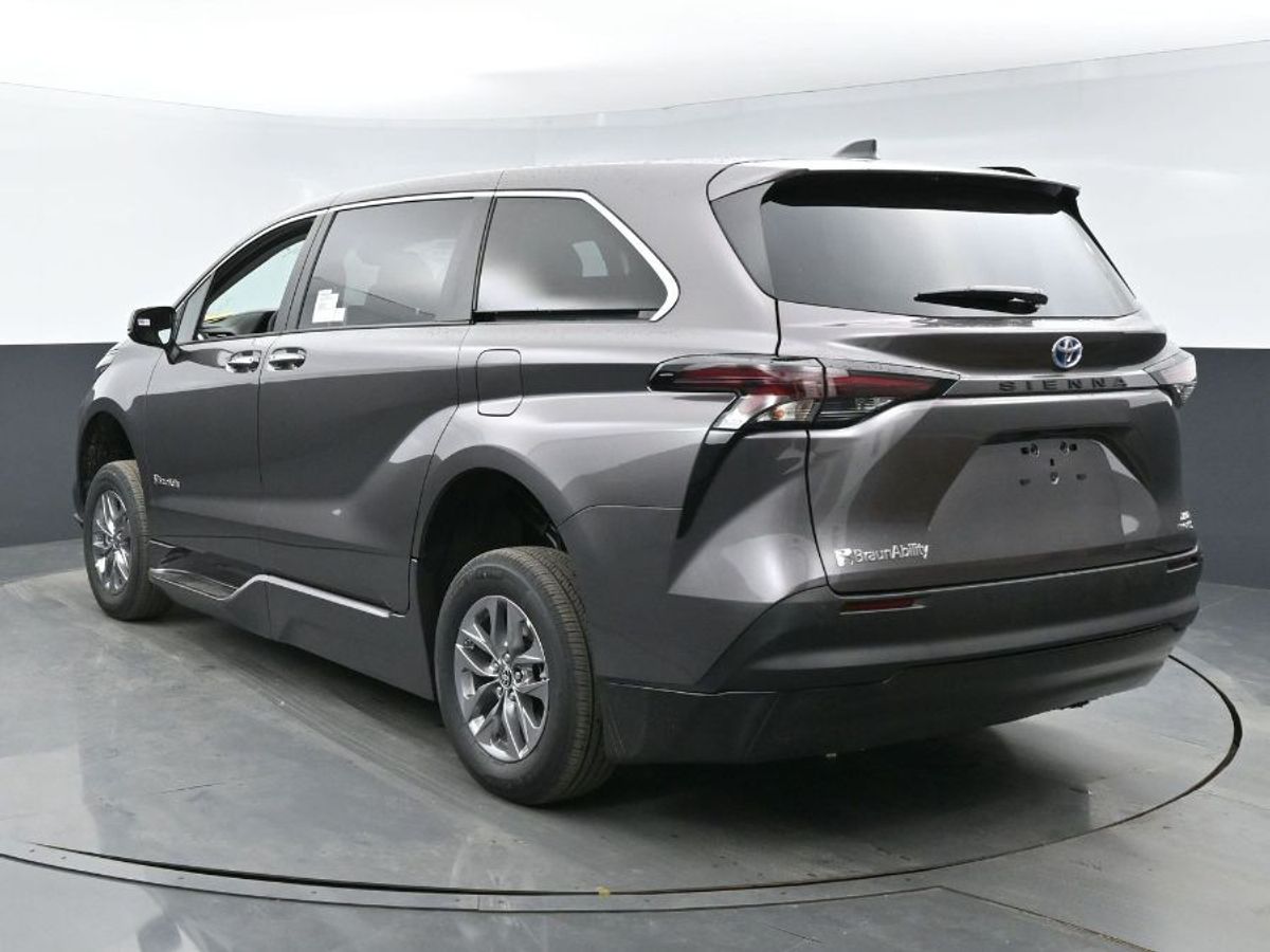 2024 TOYOTA SIENNA - Image 17