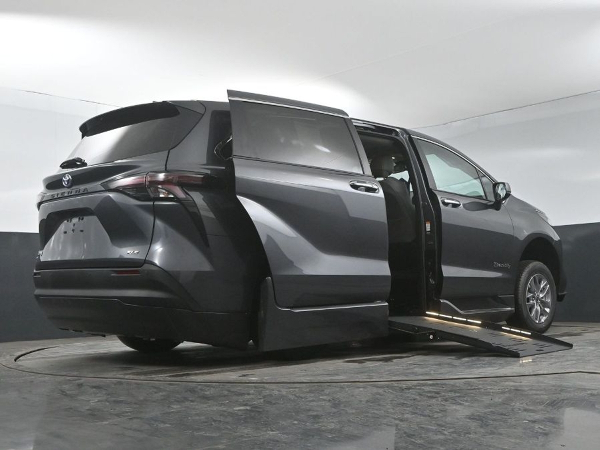 2025 TOYOTA SIENNA - Image 22