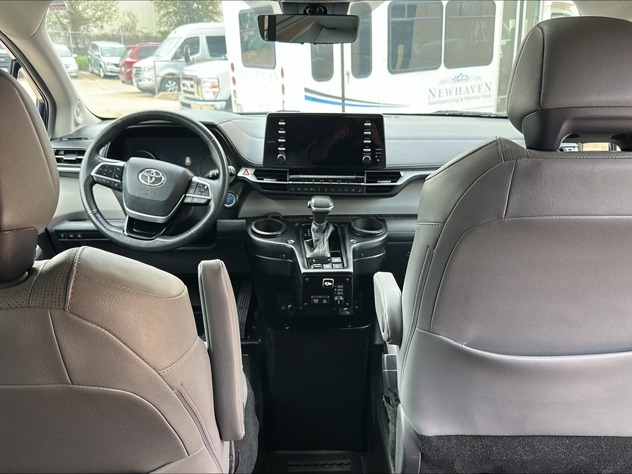 Used 2021 Toyota Sienna Hybrid Limited - BraunAbility Side Entry Fold Out Automatic Ramp