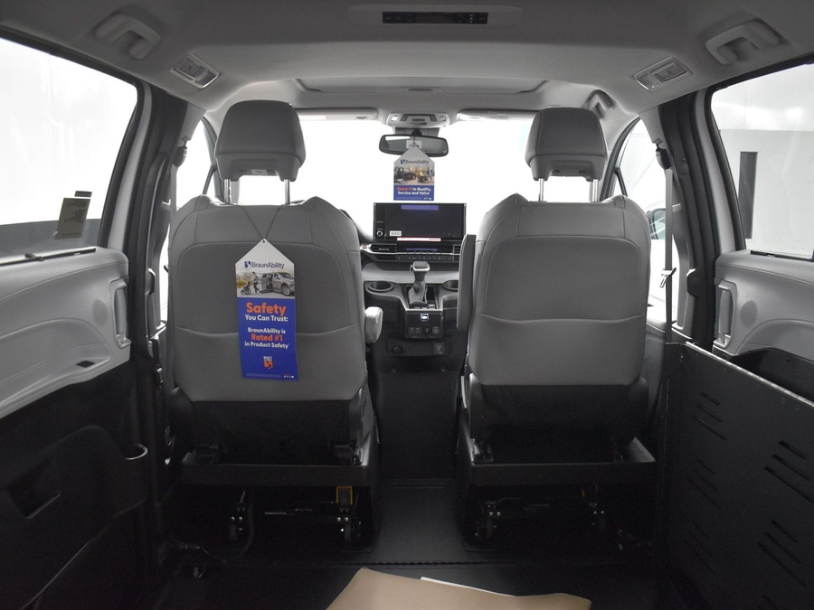 New 2025 Toyota Sienna Hybrid XLE Plus - BraunAbility Side Entry Entry Fold Out Automatic Ramp