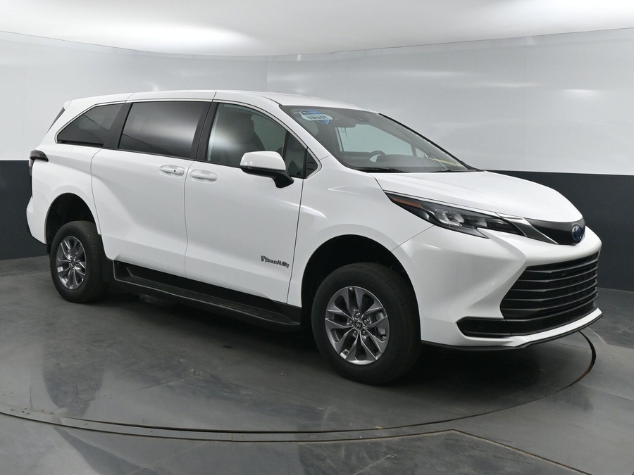 New 2025 Toyota Sienna Hybrid LE - BraunAbility Commercial Rear Entry Entry Fold Out Manual Ramp
