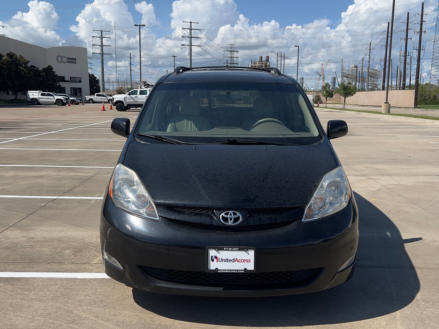 Used 2010 Toyota Sienna LE - BraunAbility Side Entry Entry Fold Out Automatic Ramp
