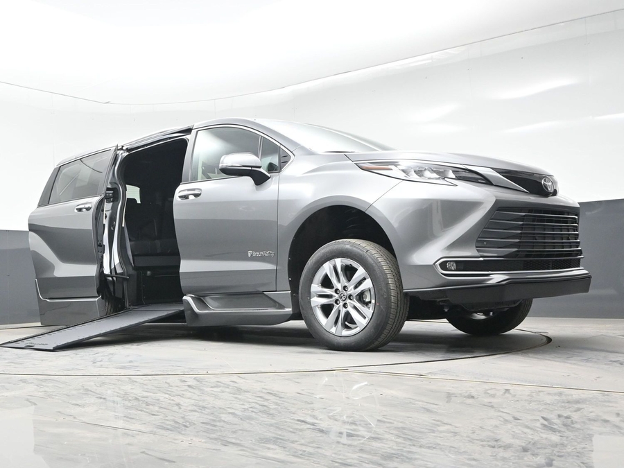 New 2026 Toyota Sienna Hybrid Limited - BraunAbility Side Entry Entry In Floor Automatic Ramp