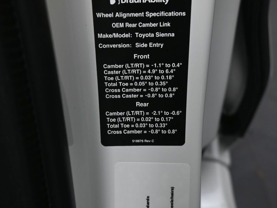 White Toyota Sienna image number 15