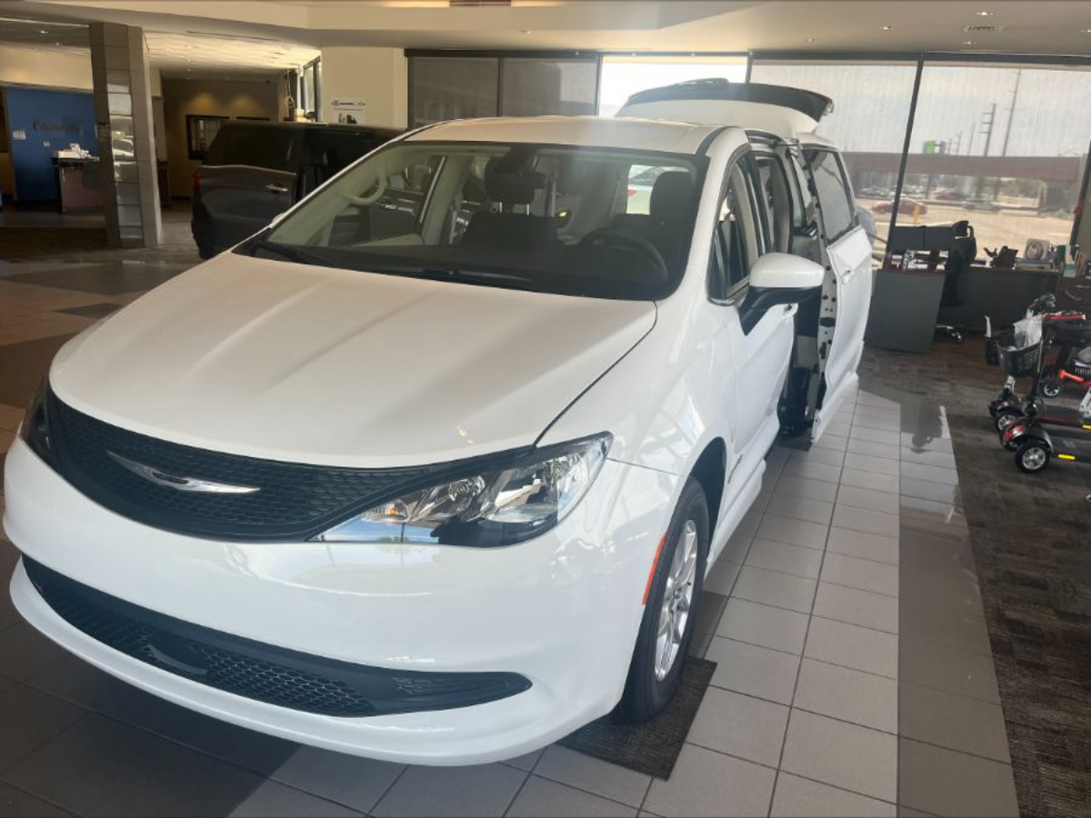 2022 CHRYSLER VOYAGER - Image 2