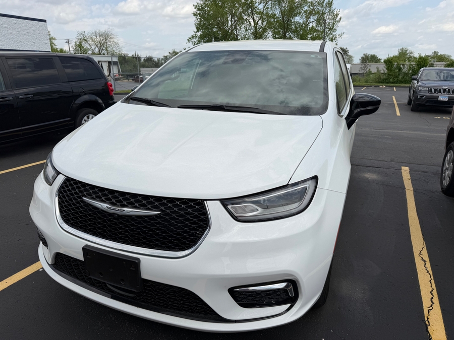 Used 2024 Chrysler Pacifica Touring - FR Conversions Rear Entry Entry Fold Out Manual Ramp