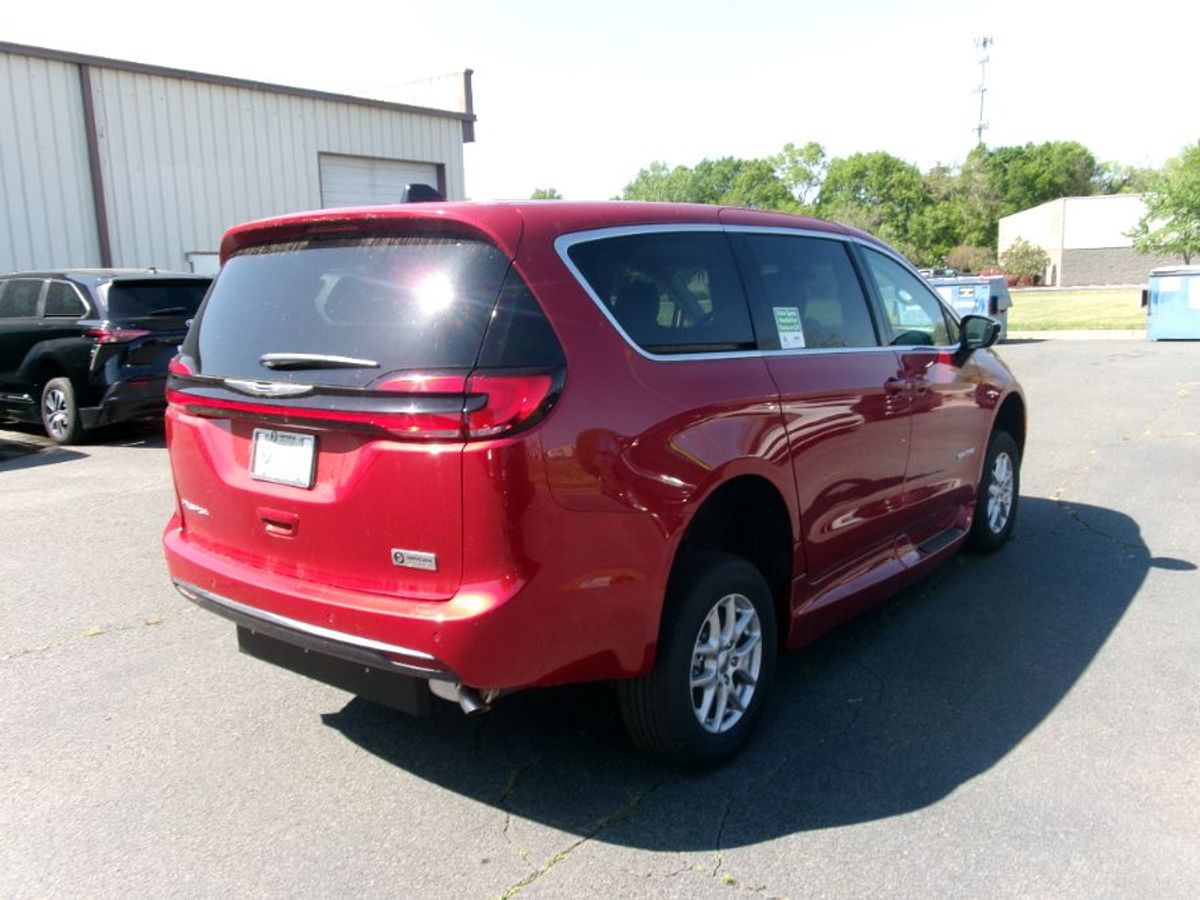 2024 CHRYSLER PACIFICA - Image 9