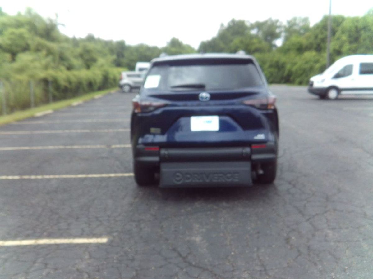 2024 TOYOTA SIENNA - Image 8