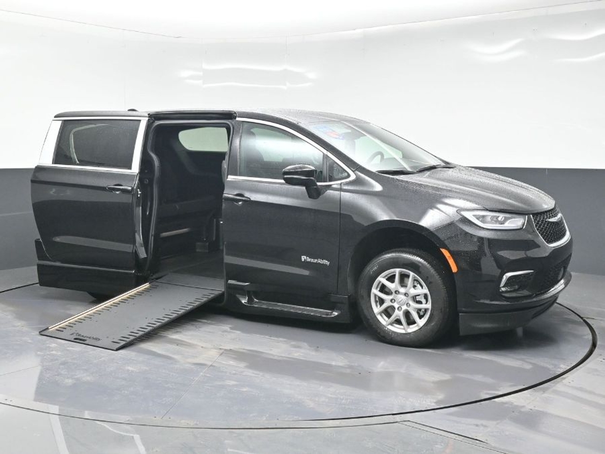 Black Chrysler Pacifica with Side Entry Automatic In Floor ramp