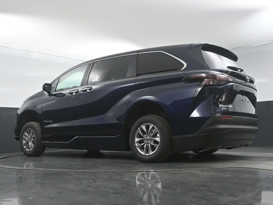 New 2025 Toyota Sienna Hybrid XLE Base - BraunAbility Side Entry Entry Fold Out Automatic Ramp