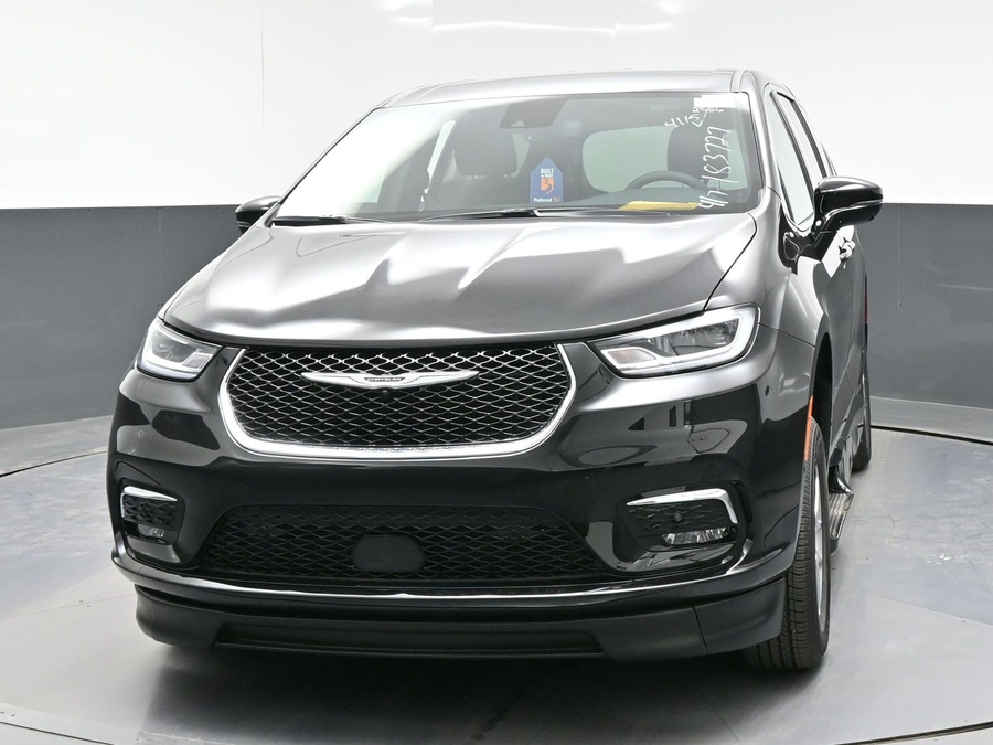 Black Chrysler Pacifica image number 21