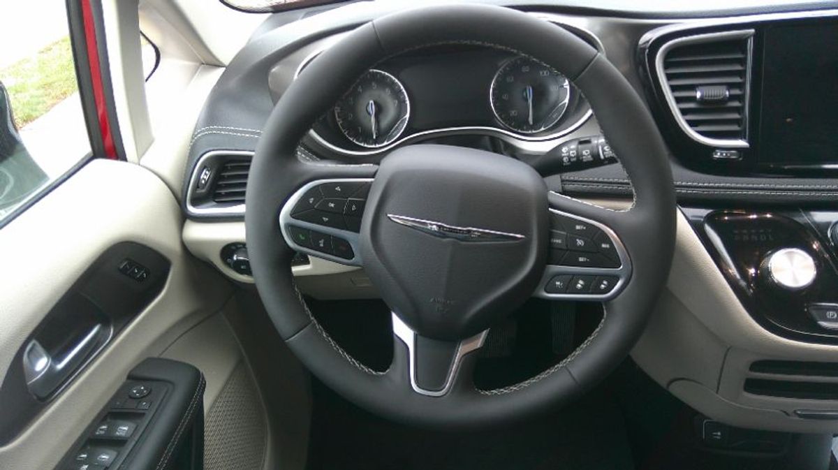 2024 CHRYSLER PACIFICA - Image 10