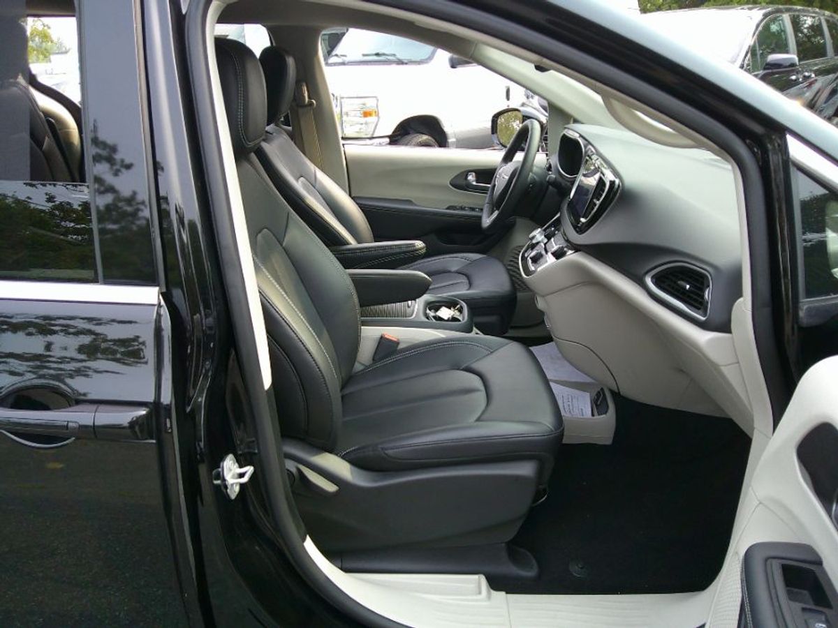 2024 CHRYSLER PACIFICA - Image 19