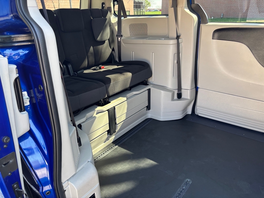 Used 2018 Dodge Grand Caravan SE -  Side Entry Entry Fold Out Automatic Ramp