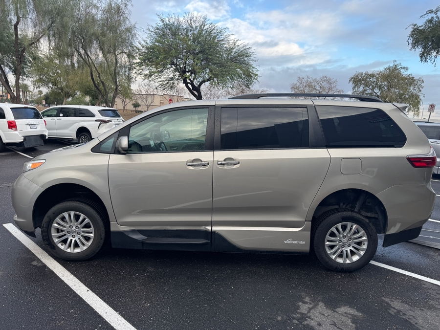 Used 2017 Toyota Sienna XLE - VMI Side Entry In Floor Automatic Ramp