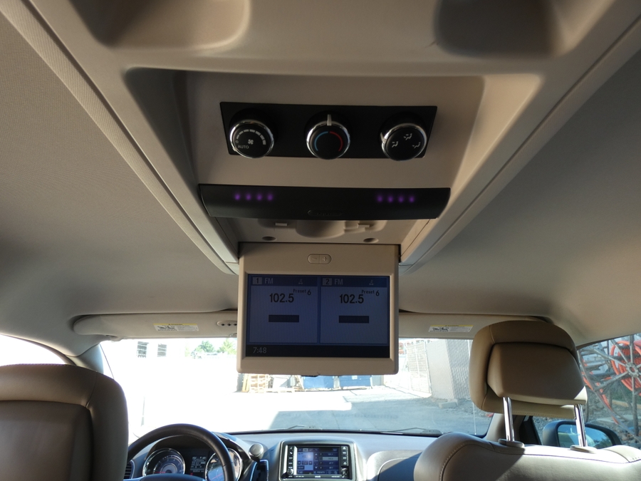  Chrysler Town and Country image number 5