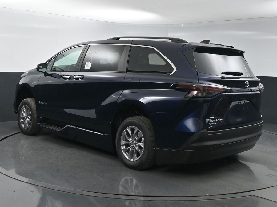 New 2025 Toyota Sienna Hybrid XLE Plus - BraunAbility Side Entry Entry In Floor Automatic Ramp