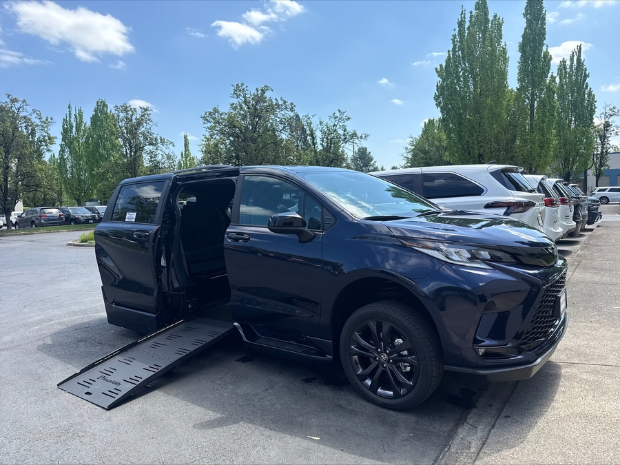 Used 2025 Toyota Sienna Hybrid XSE - BraunAbility Side Entry Entry Fold Out Automatic Ramp