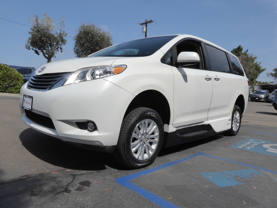 Used 2015 Toyota Sienna XLE - VMI Side Entry In Floor Automatic Ramp