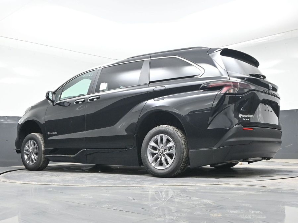 2025 TOYOTA SIENNA - Image 8