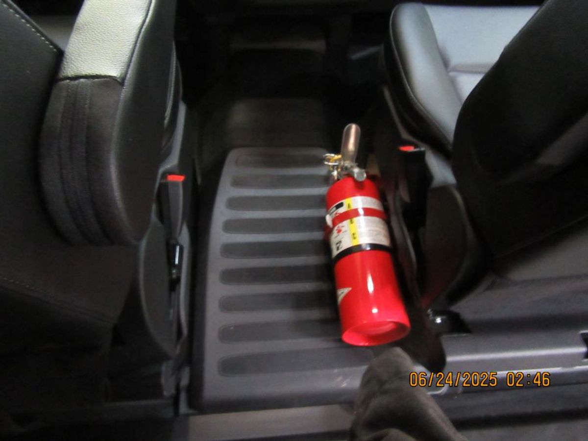 White Ford Transit image number 8