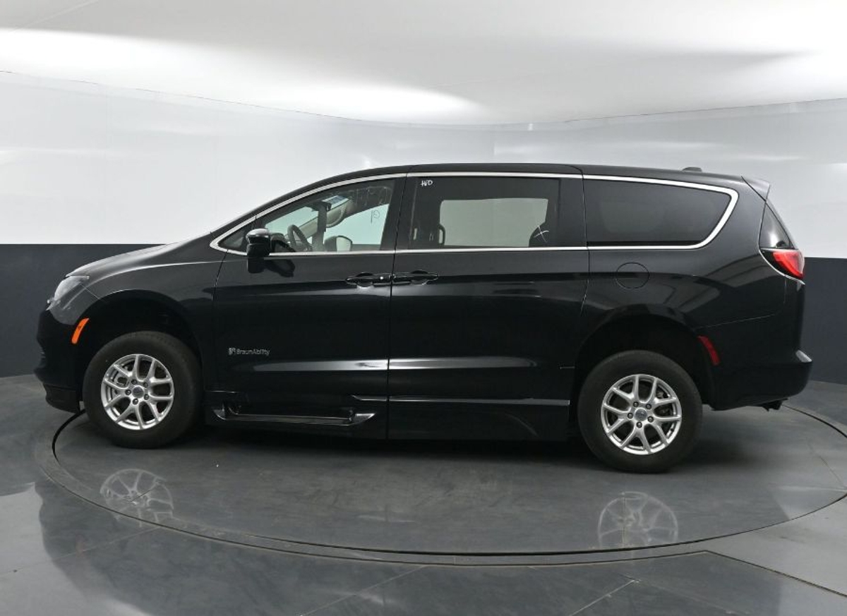 2023 CHRYSLER VOYAGER - Image 5