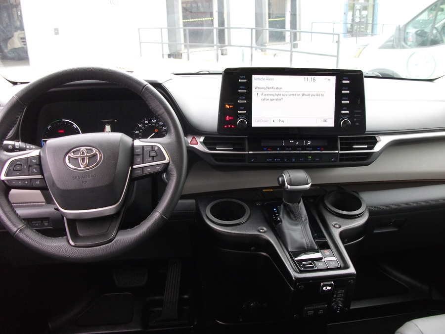 Used 2022 Toyota Sienna Hybrid XLE - BraunAbility Side Entry Fold Out Automatic Ramp