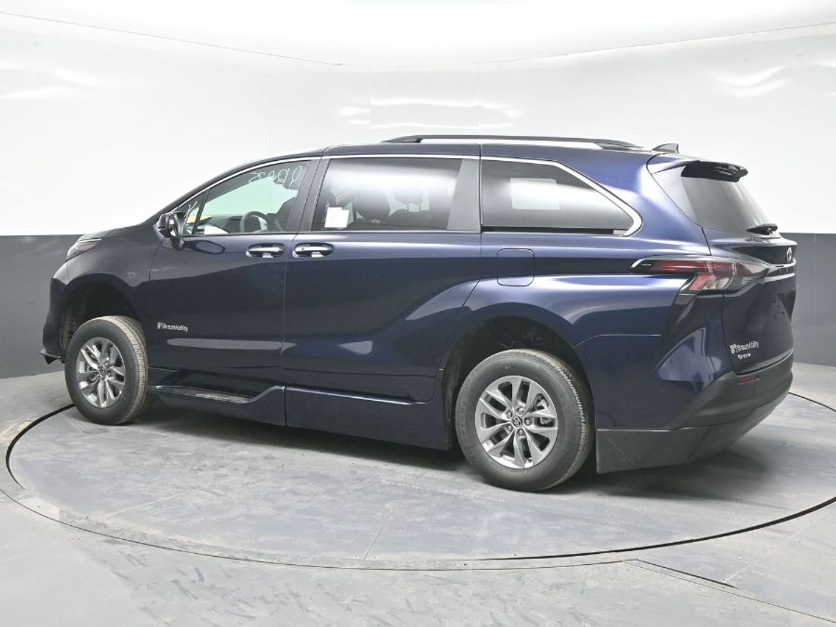 2025 TOYOTA SIENNA - Image 4