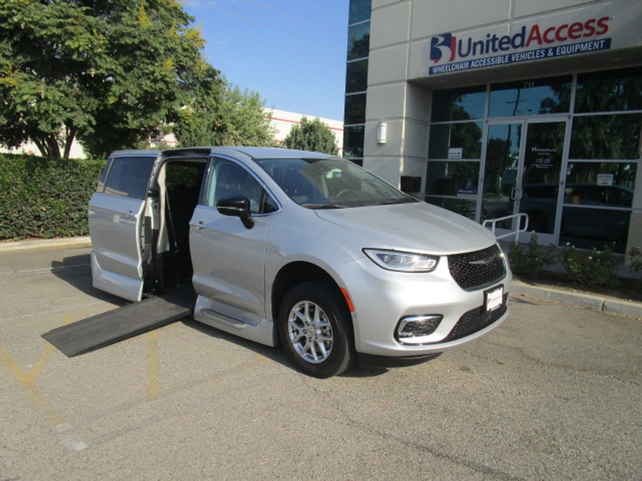 Used 2024 Chrysler Pacifica Touring L - VMI Side Entry In Floor Automatic Ramp