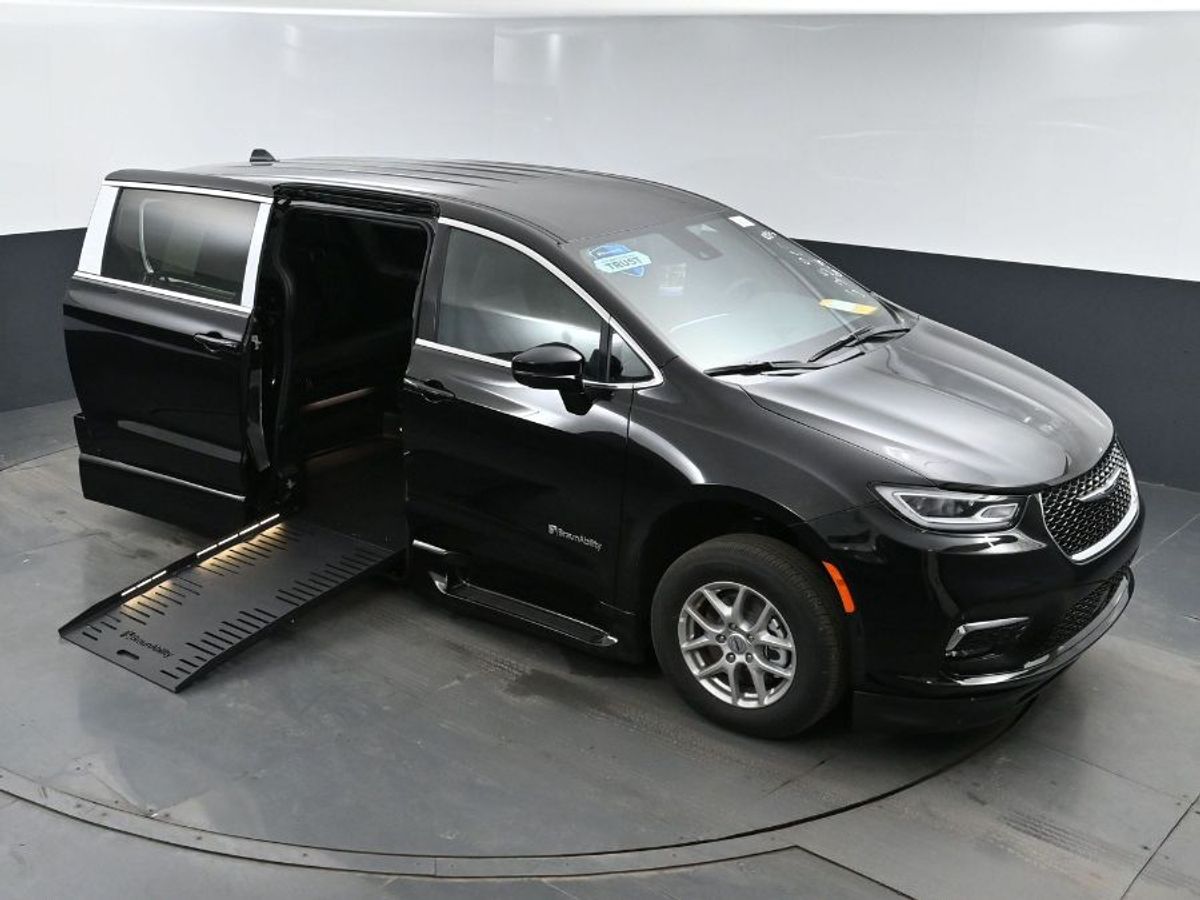 2025 CHRYSLER PACIFICA - Image 14