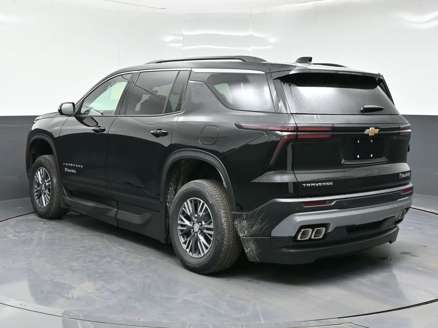 Black Chevrolet Traverse image number 4
