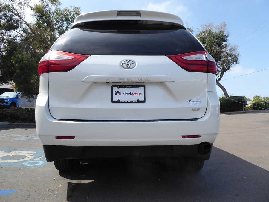 Used 2015 Toyota Sienna XLE - VMI Side Entry In Floor Automatic Ramp