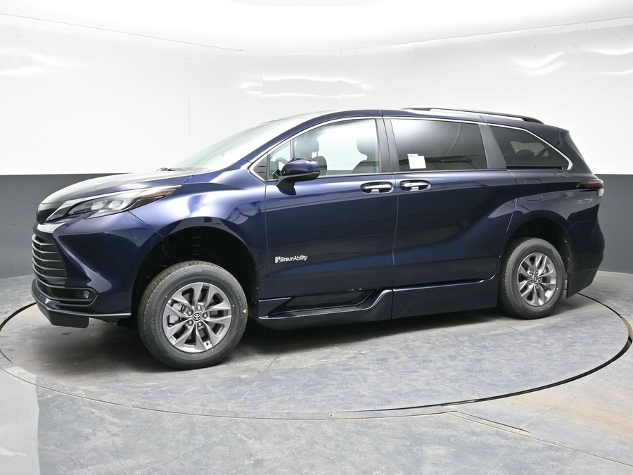 New 2026 Toyota Sienna XLE Add - BraunAbility Side Entry Entry Fold Out Automatic Ramp