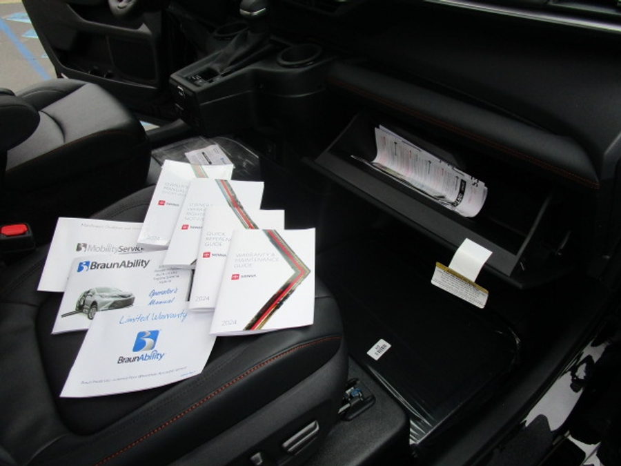 New 2025 Toyota Sienna Hybrid XSE Sport - BraunAbility Side Entry Entry In Floor Automatic Ramp